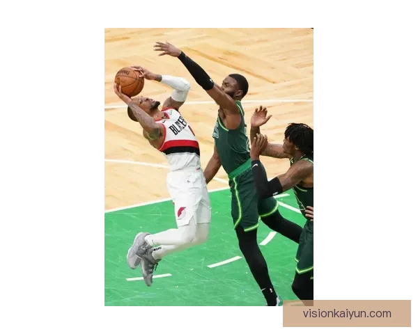 弗赖堡关键球员状态回暖，近期表现值得关注